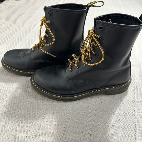 Doc Martens women’s 1460 size 9 boots, black leather, minimal wear - Picture 3 of 16